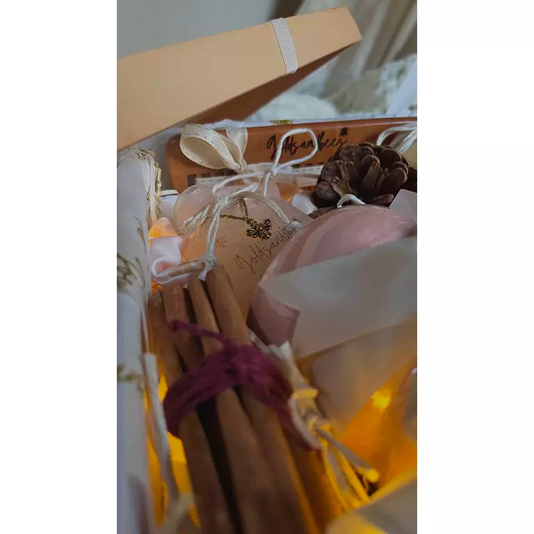 THE AMAZING GIFT BOX